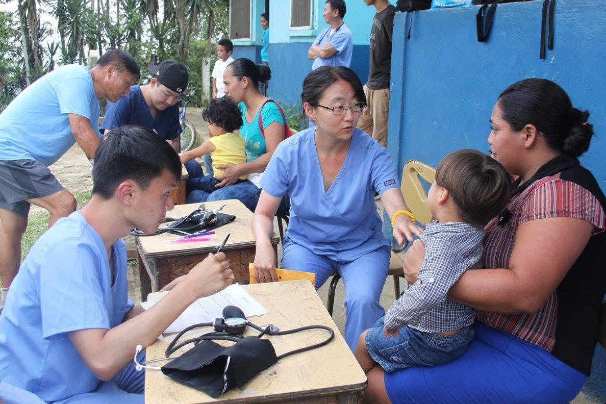 GMMA healthcare team serving together at a Honduras mission clinic